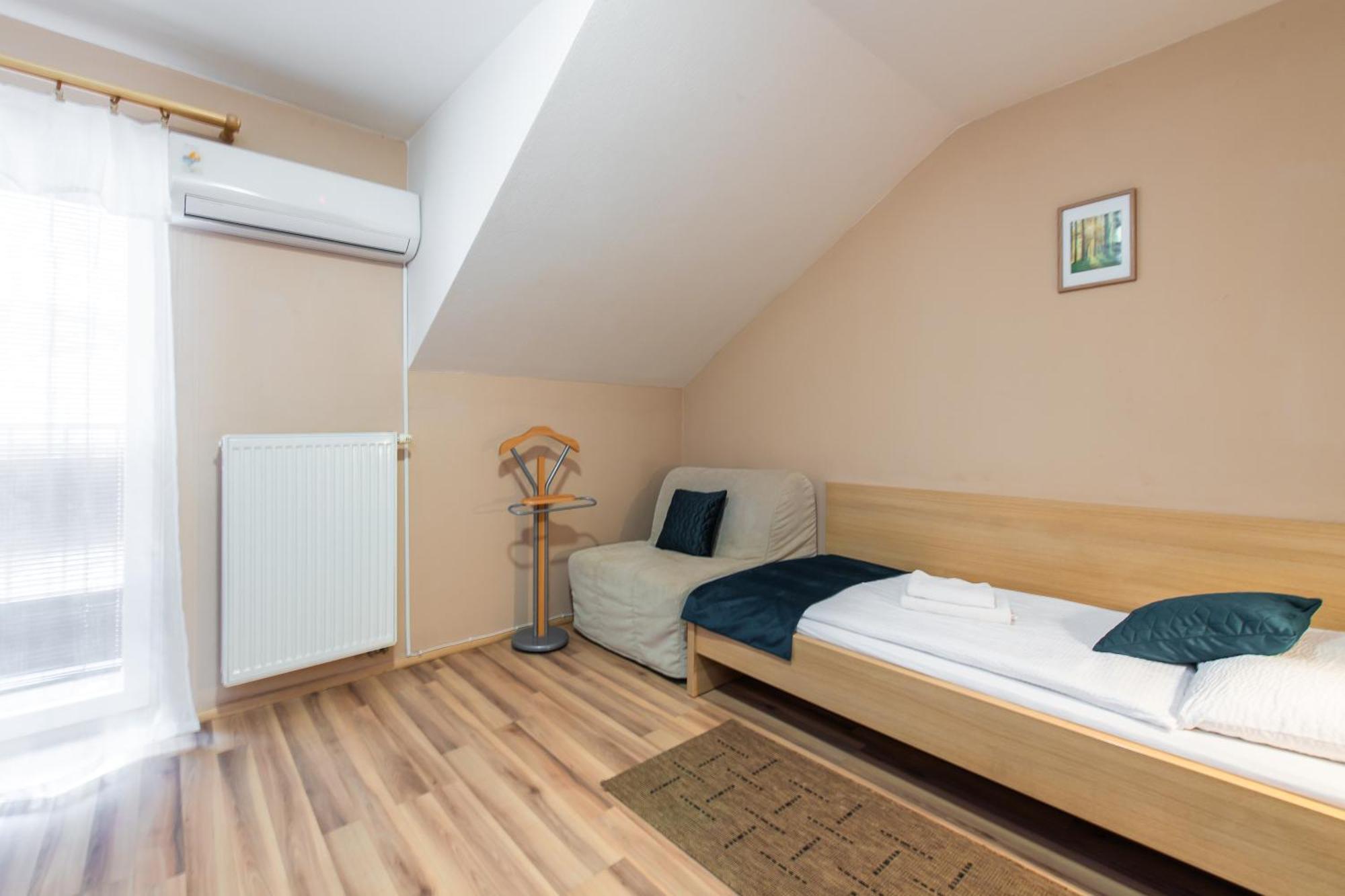Penzion Siesta Vráble Εξωτερικό φωτογραφία