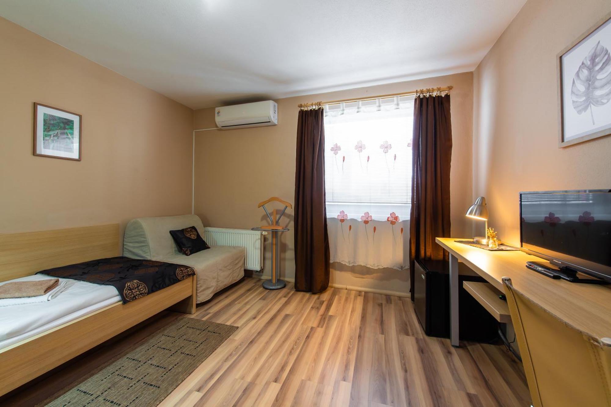 Penzion Siesta Vráble Εξωτερικό φωτογραφία